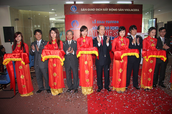 Khai trương Sàn giao dịch Bất động sản chuẩn đầu tiên tại Hà Nội